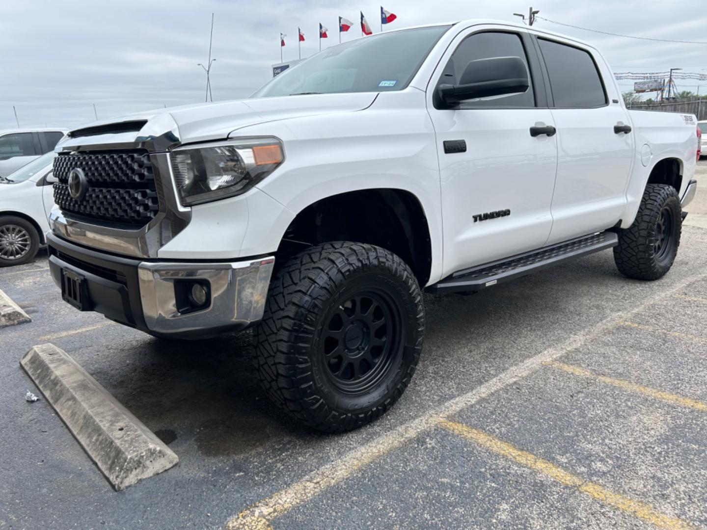 2018 White Toyota Tundra SR5 5.7L V8 CrewMax 4WD (5TFDY5F16JX) with an 5.7L V8 DOHC 32V engine, 6A transmission, located at 1687 Business 35 S, New Braunfels, TX, 78130, (830) 625-7159, 29.655487, -98.051491 - Photo#0